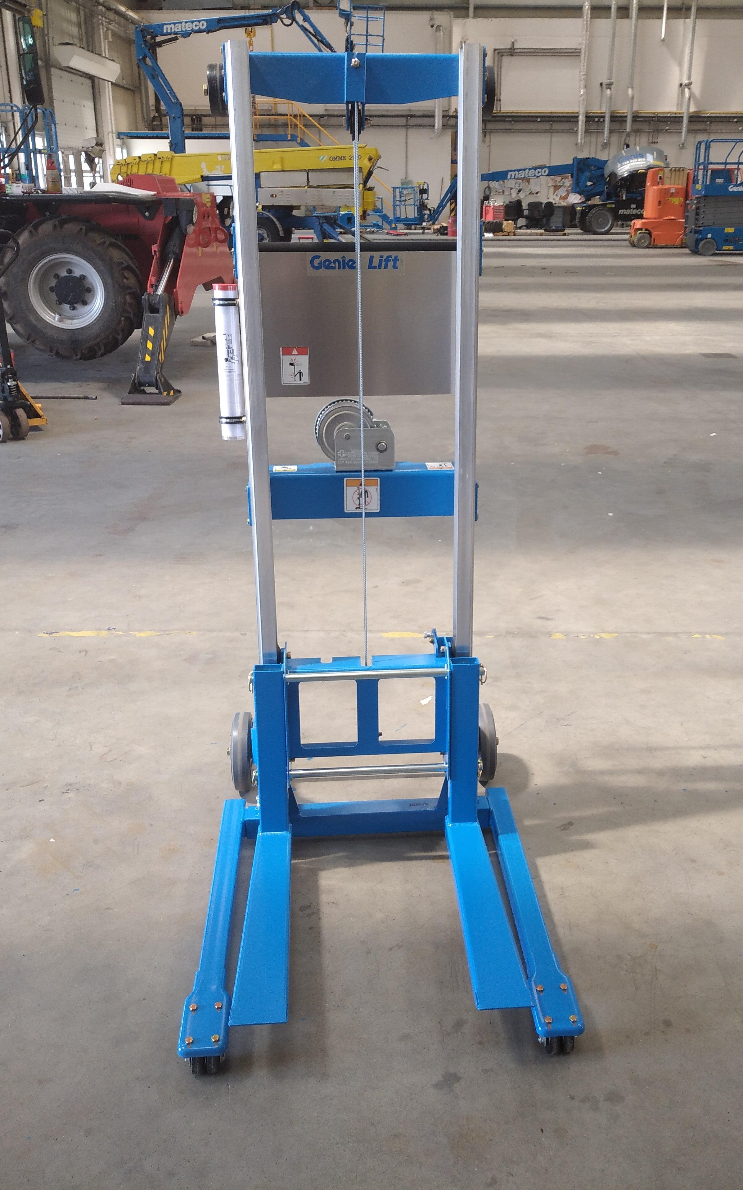 Material lift Genie GL 4 Straddle base Statech.cz